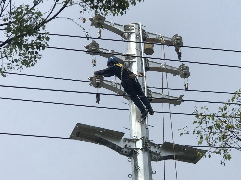 國網(wǎng)余姚市供電公司線路“上改下” 助力省重點防汛建設(shè)項目實施