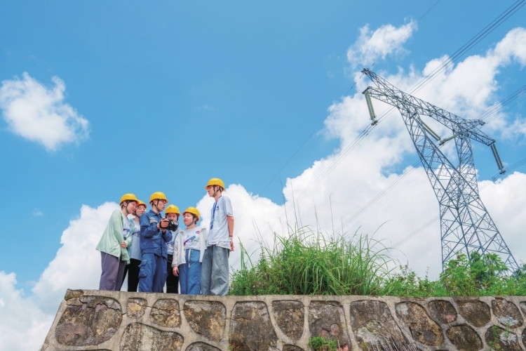 南方電網2024年港澳大學生、臺灣青年暑期實習項目圓滿結束