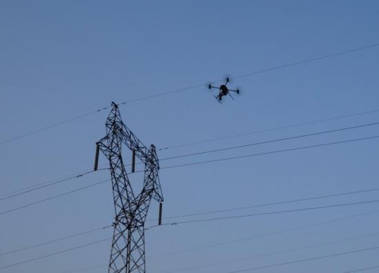 實(shí)現(xiàn)電力智能巡檢、帶電水沖洗、架空輸電線路無人機(jī)巡檢